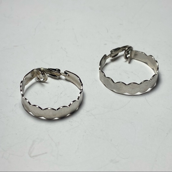 π₯3 for $25π₯ Vintage Silver Tone Hoop Clip On Earrings